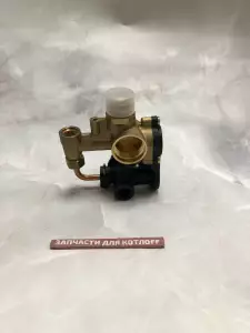  Крышка гидроблока (низ) латунь Protherm